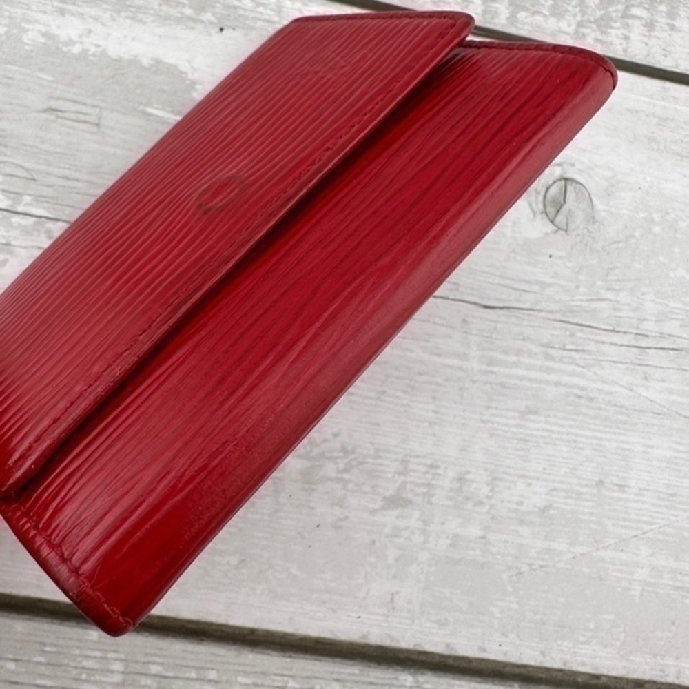 AUTHENTIC Louis Vuitton key holder. Previously owned. Color: Castilian red. - Picture 12 of 16
